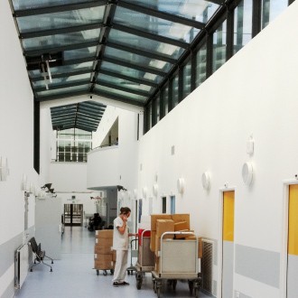 La "rue médicale" du service d'accueil des urgences de l'hôpital André Mignot au Chesnay La "rue médicale" du service d'accueil des urgences de l'hôpital André Mignot au Chesnay